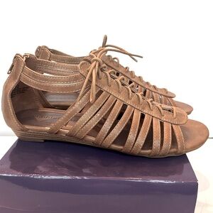 MADDEN GIRL Womens Tan Gladiator Style Front Lace and Zipper Back Sandals 6M NEW